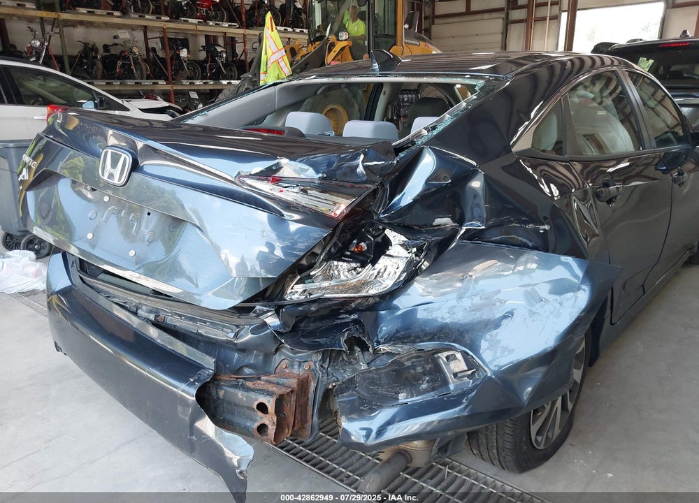 2017 HONDA CIVIC VIN: 19XFC2F79HE002205