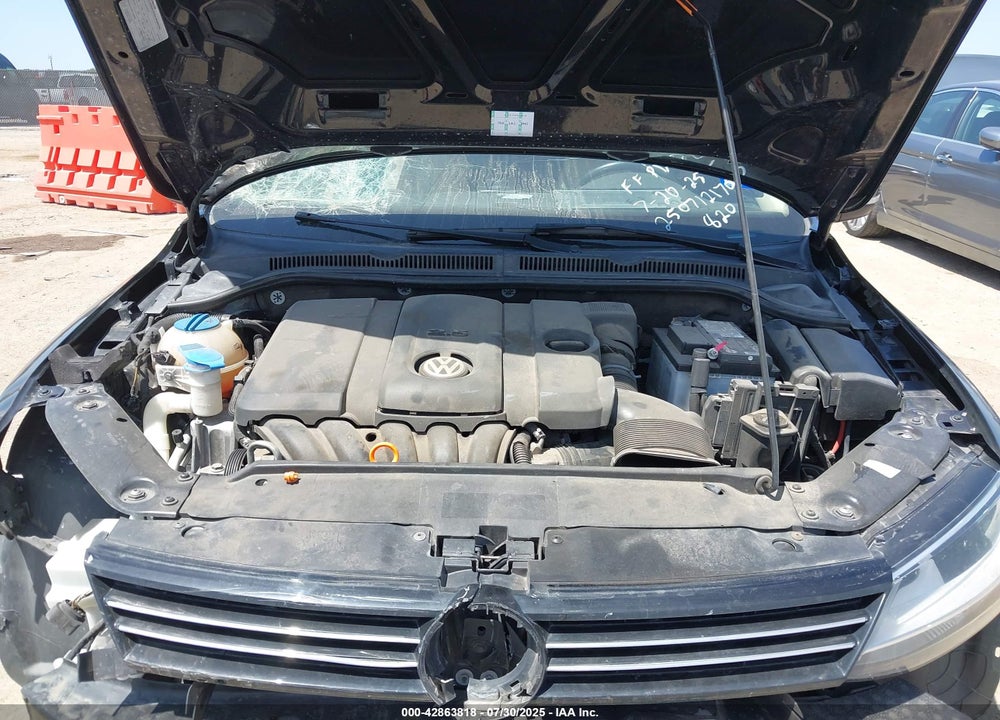 2013 VOLKSWAGEN JETTA 2.5L SEL VIN: 3VWLX7AJ2DM404524
