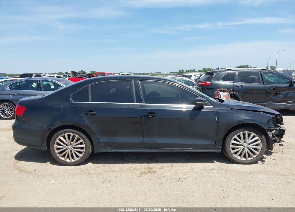 2013 VOLKSWAGEN JETTA 2.5L SEL VIN: 3VWLX7AJ2DM404524