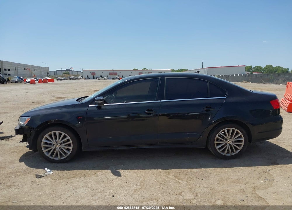 2013 VOLKSWAGEN JETTA 2.5L SEL VIN: 3VWLX7AJ2DM404524