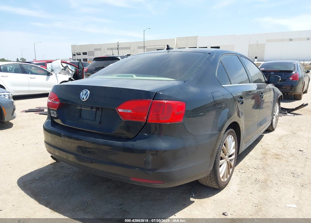 2013 VOLKSWAGEN JETTA 2.5L SEL VIN: 3VWLX7AJ2DM404524