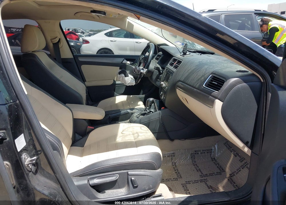 2013 VOLKSWAGEN JETTA 2.5L SEL VIN: 3VWLX7AJ2DM404524