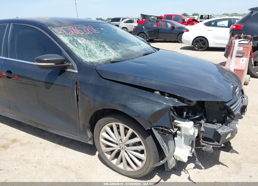 2013 VOLKSWAGEN JETTA 2.5L SEL VIN: 3VWLX7AJ2DM404524