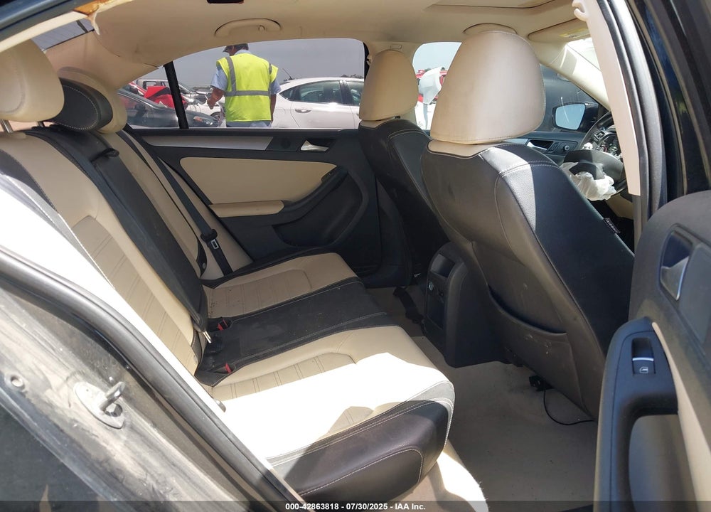 2013 VOLKSWAGEN JETTA 2.5L SEL VIN: 3VWLX7AJ2DM404524