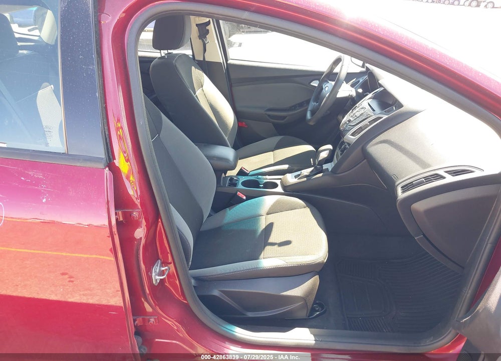 2014 FORD FOCUS SE VIN: 1FADP3K25EL454611