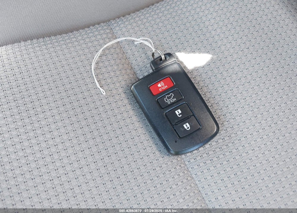 2017 TOYOTA RAV4 HYBRID XLE VIN: JTMRJREV9HD085955