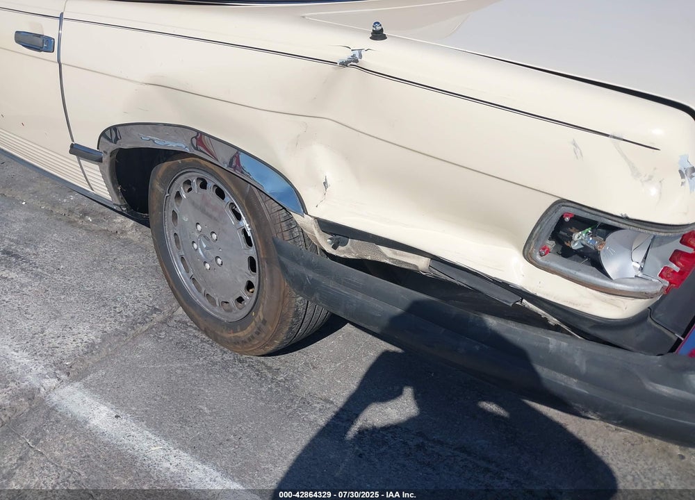 1988 MERCEDES-BENZ 560 SL VIN: WDBBA48D7JA089340