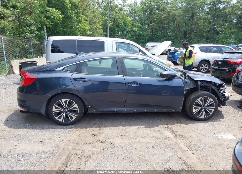 2018 HONDA CIVIC VIN: JHMFC1F43JX008411