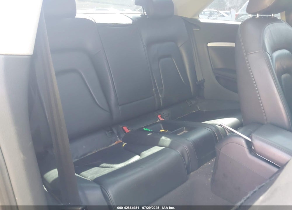 2010 AUDI A5 2.0T PREMIUM VIN: WAULFAFR3AA008321