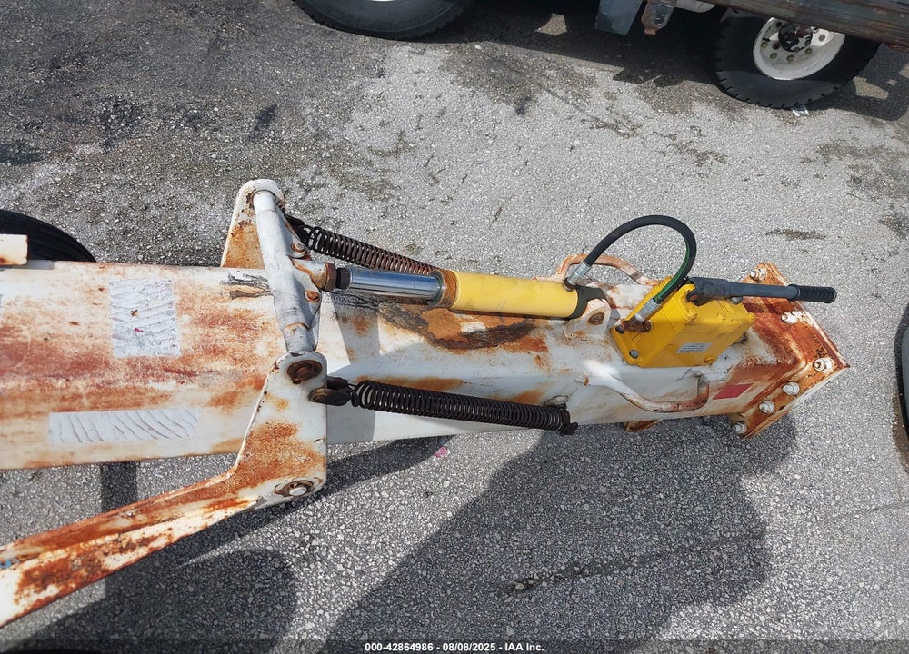 2001 EQUIPMENT GSE 9192-U VIN: SG-0000009192-422