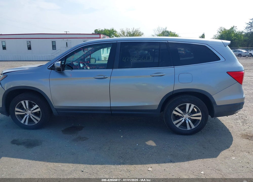 2017 HONDA PILOT VIN: 5FNYF6H31HB072115