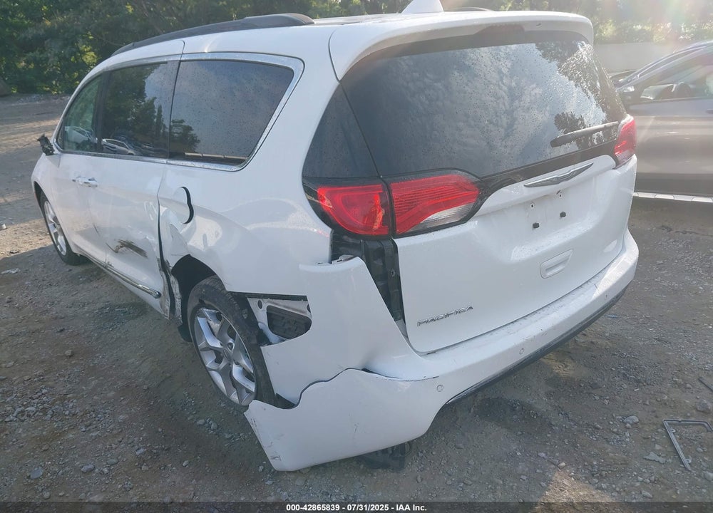 2017 CHRYSLER PACIFICA TOURING L VIN: 2C4RC1BG0HR518089