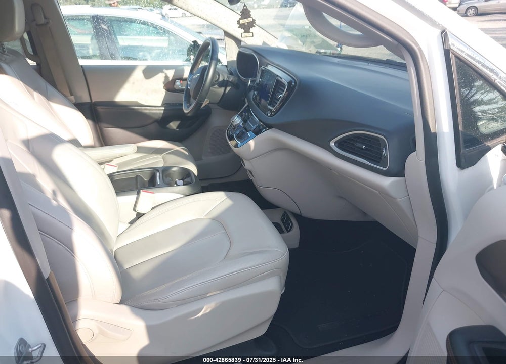 2017 CHRYSLER PACIFICA TOURING L VIN: 2C4RC1BG0HR518089