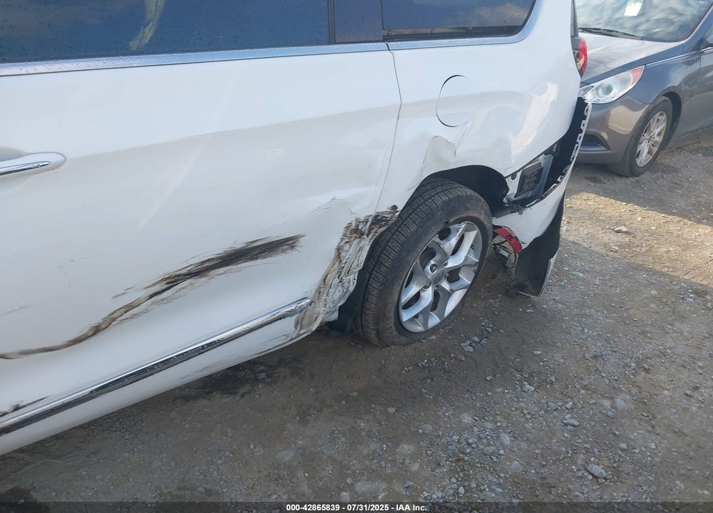 2017 CHRYSLER PACIFICA TOURING L VIN: 2C4RC1BG0HR518089