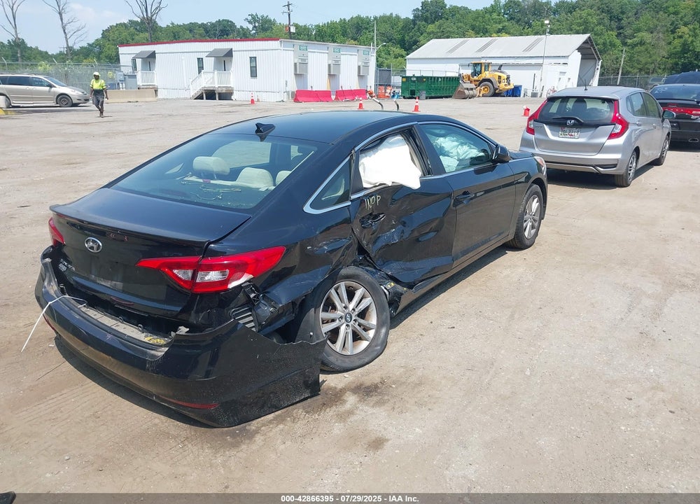 2016 HYUNDAI SONATA SE VIN: 5NPE24AF1GH353953