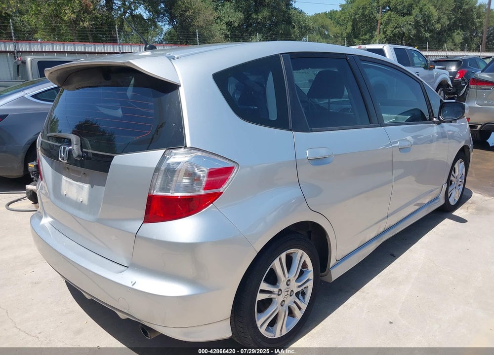 2011 HONDA FIT SPORT VIN: JHMGE8H5XBS003248