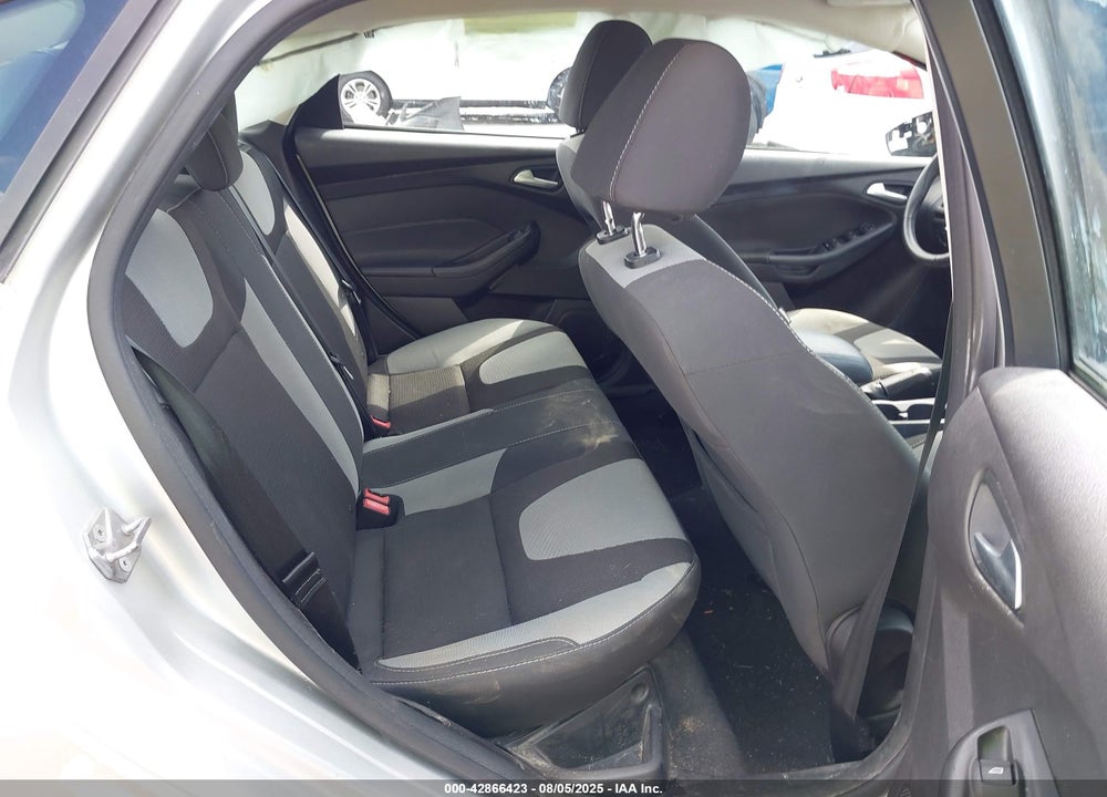 2014 FORD FOCUS VIN: 1FADP3F20EL440920