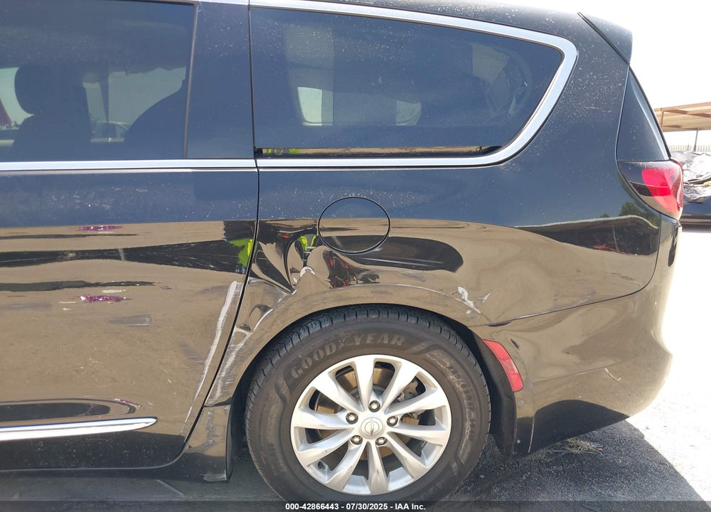 2017 CHRYSLER PACIFICA TOURING L VIN: 2C4RC1BG5HR730325