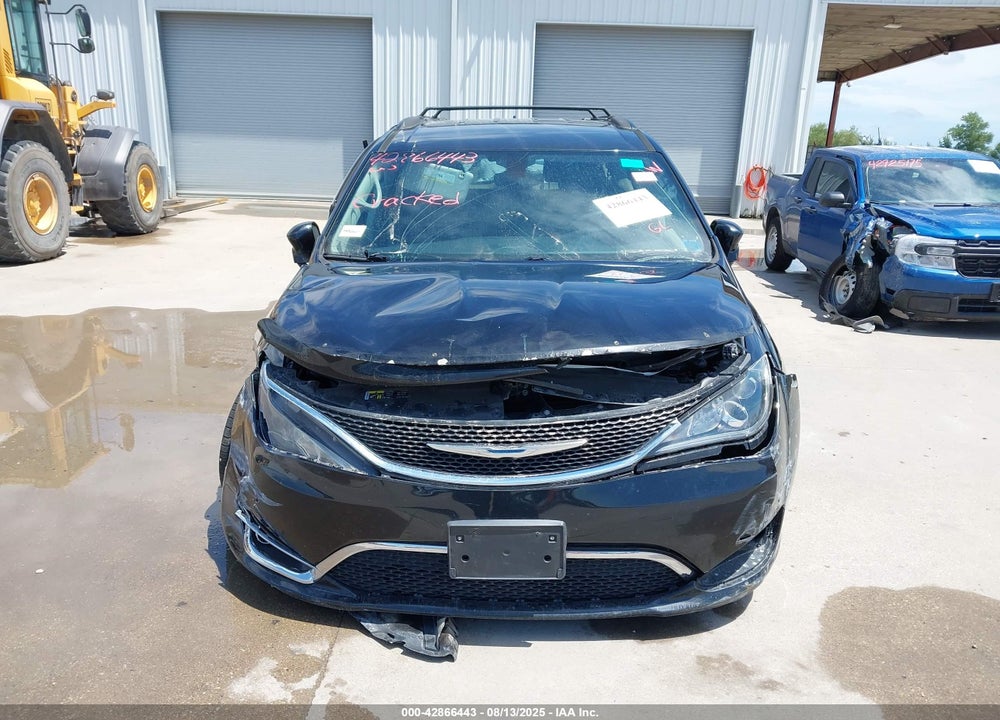 2017 CHRYSLER PACIFICA TOURING L VIN: 2C4RC1BG5HR730325