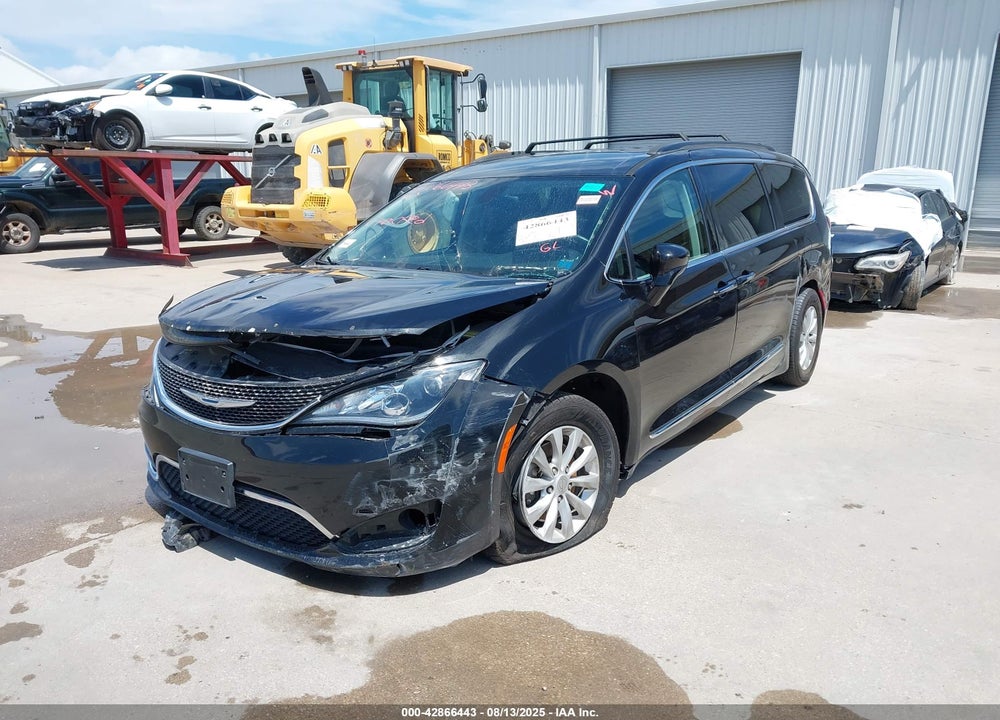 2017 CHRYSLER PACIFICA TOURING L VIN: 2C4RC1BG5HR730325