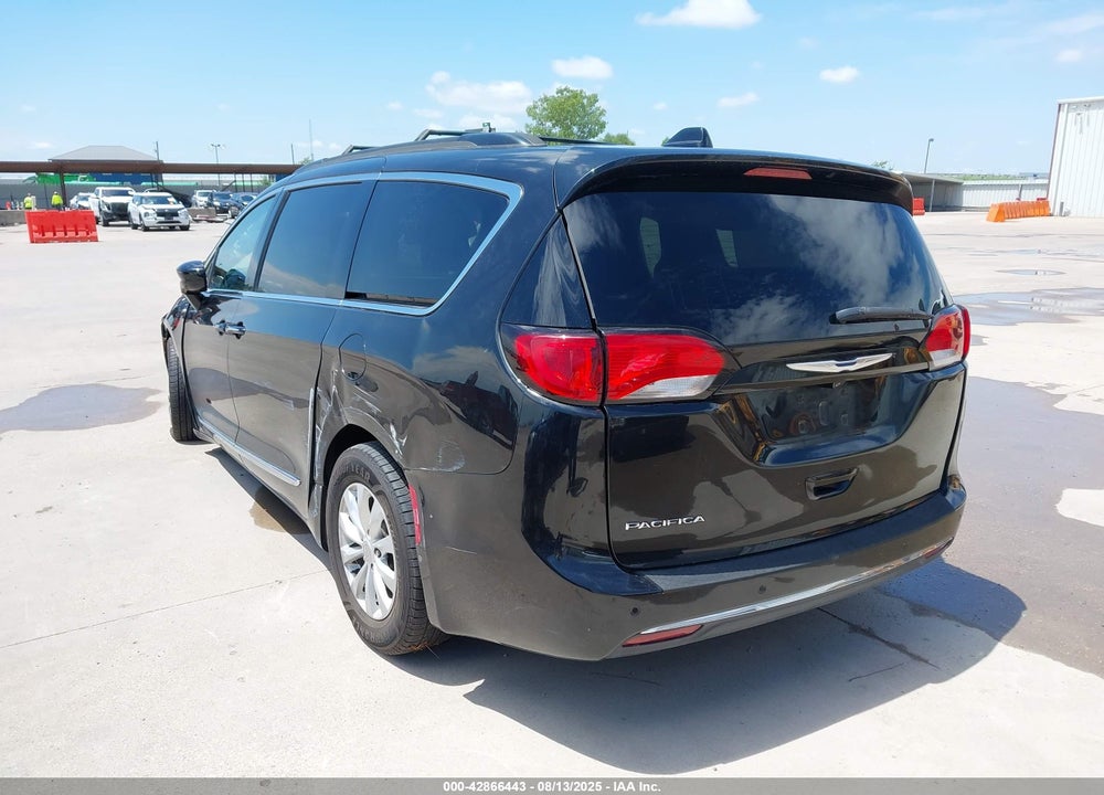 2017 CHRYSLER PACIFICA TOURING L VIN: 2C4RC1BG5HR730325