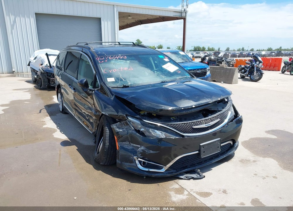 2017 CHRYSLER PACIFICA TOURING L VIN: 2C4RC1BG5HR730325