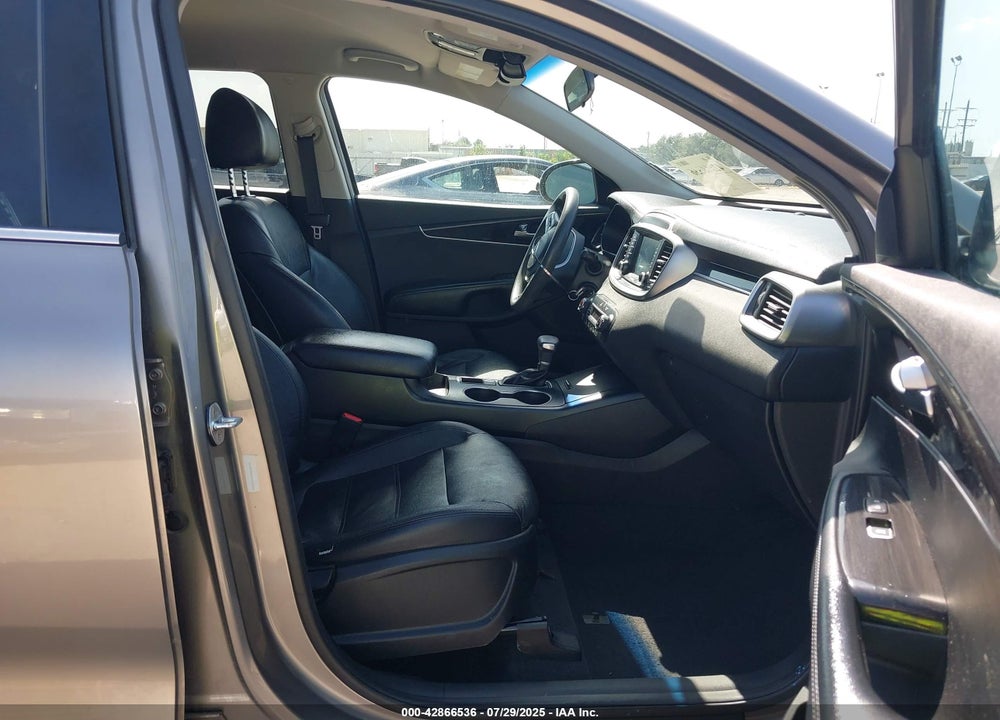 2019 KIA SORENTO VIN: 5XYPGDA5XKG453938