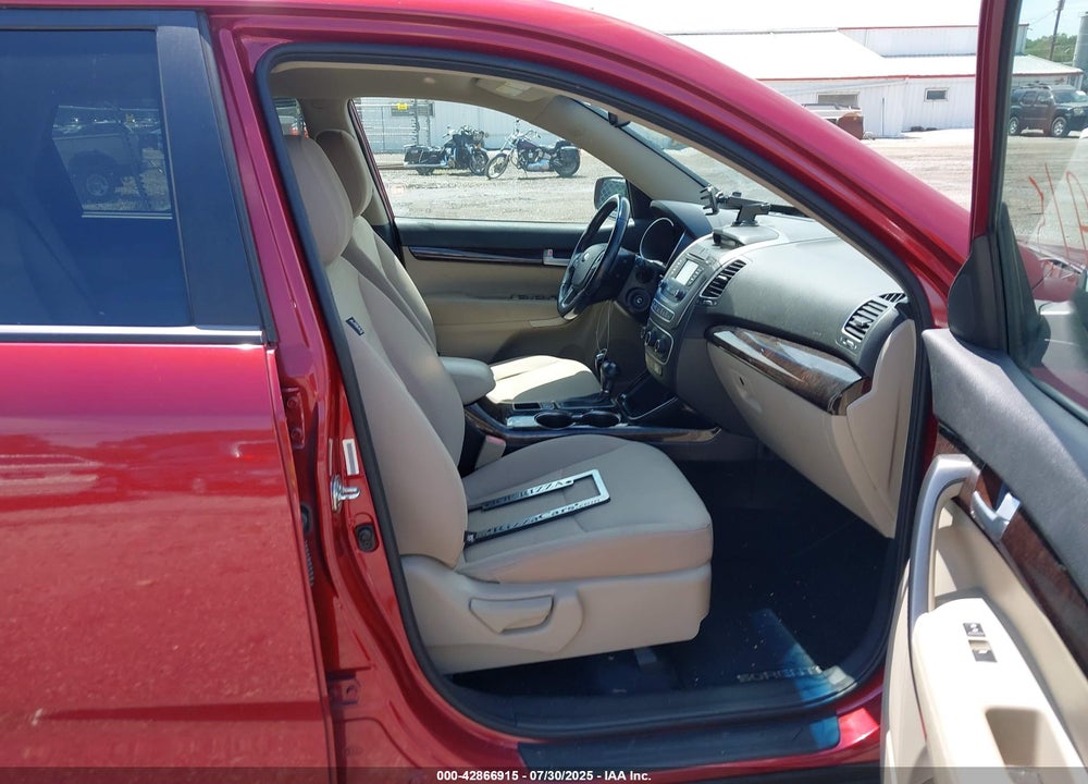 2015 KIA SORENTO VIN: 5XYKTDA61FG567136