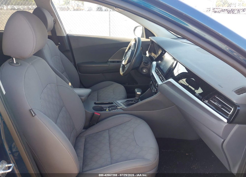 2020 KIA NIRO VIN: KNDCB3LC7L5440142