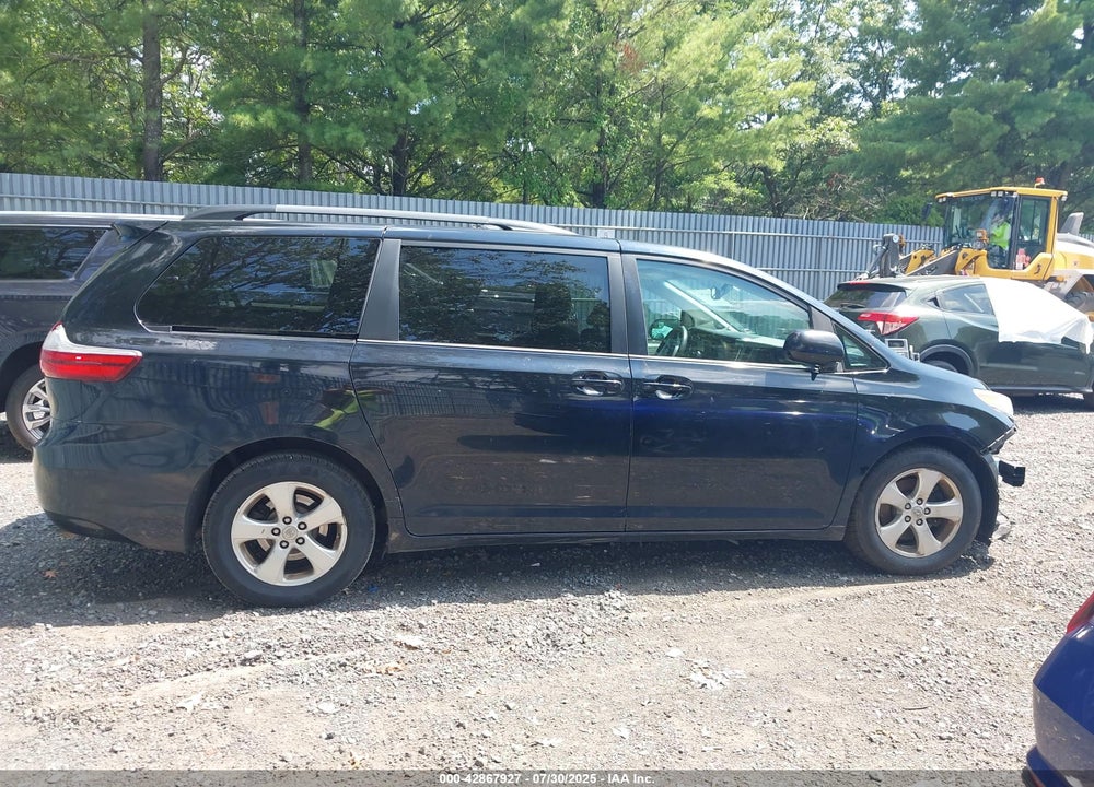 2015 TOYOTA SIENNA LE 8 PASSENGER VIN: 5TDKK3DC2FS589471