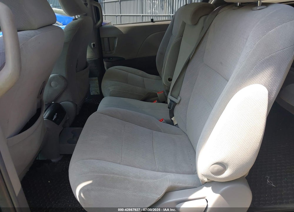 2015 TOYOTA SIENNA LE 8 PASSENGER VIN: 5TDKK3DC2FS589471