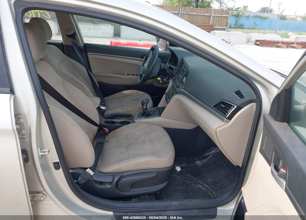 2017 HYUNDAI ELANTRA VIN: 5NPD74LF8HH195770