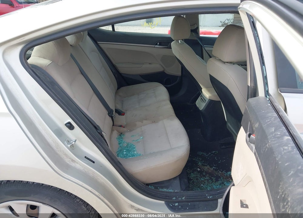 2017 HYUNDAI ELANTRA VIN: 5NPD74LF8HH195770