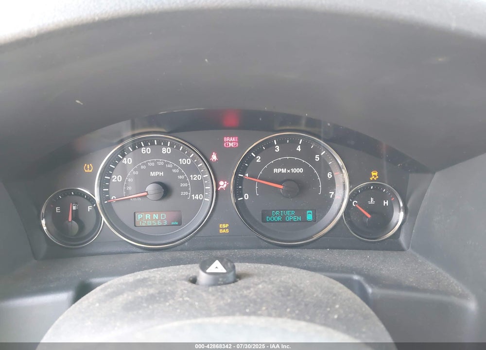 2006 JEEP COMMANDER VIN: 1J8HG48NX6C210742