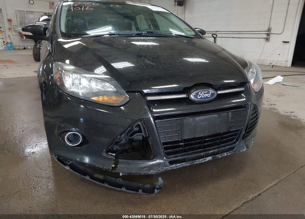 2014 FORD FOCUS TITANIUM VIN: 1FADP3N2XEL101583