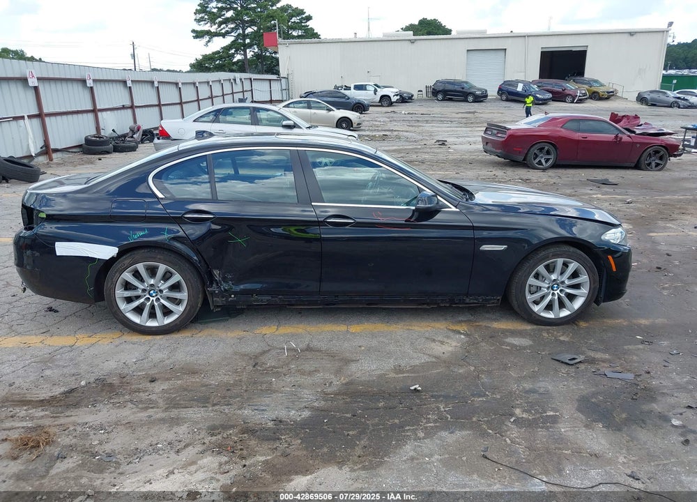 2016 BMW 5 SERIES VIN: WBA5B1C52GG132107