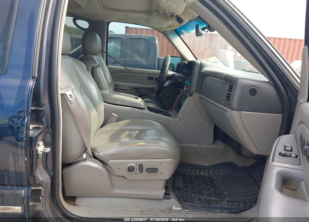 2005 CHEVROLET SUBURBAN 1500 LT VIN: 3GNEC16Z45G229574