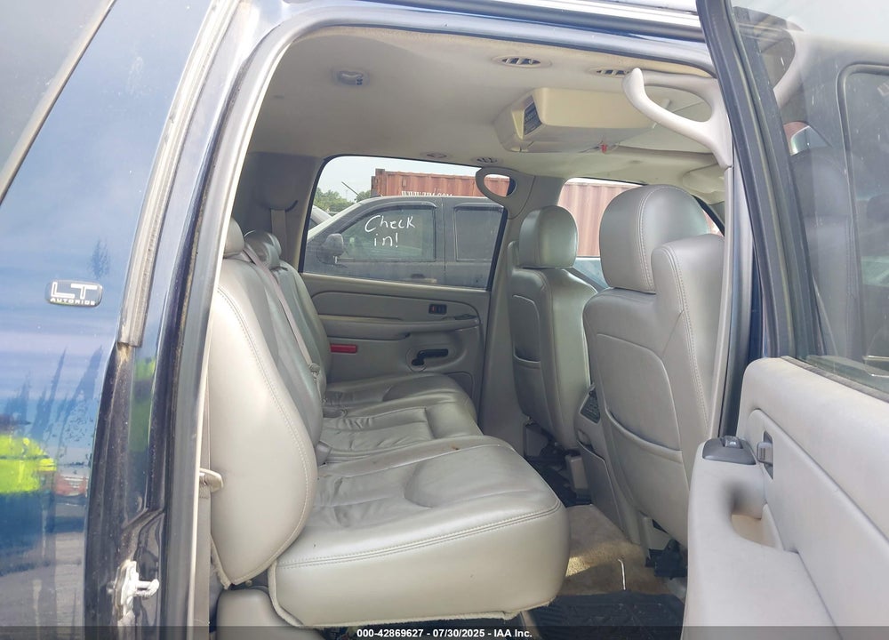 2005 CHEVROLET SUBURBAN 1500 LT VIN: 3GNEC16Z45G229574
