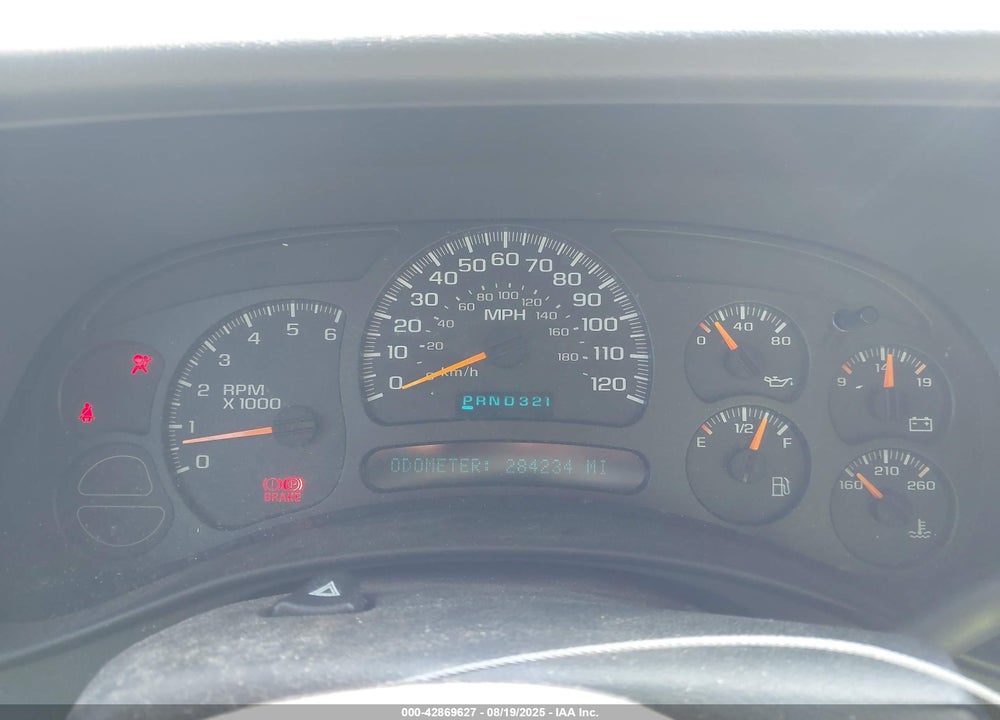 2005 CHEVROLET SUBURBAN 1500 LT VIN: 3GNEC16Z45G229574