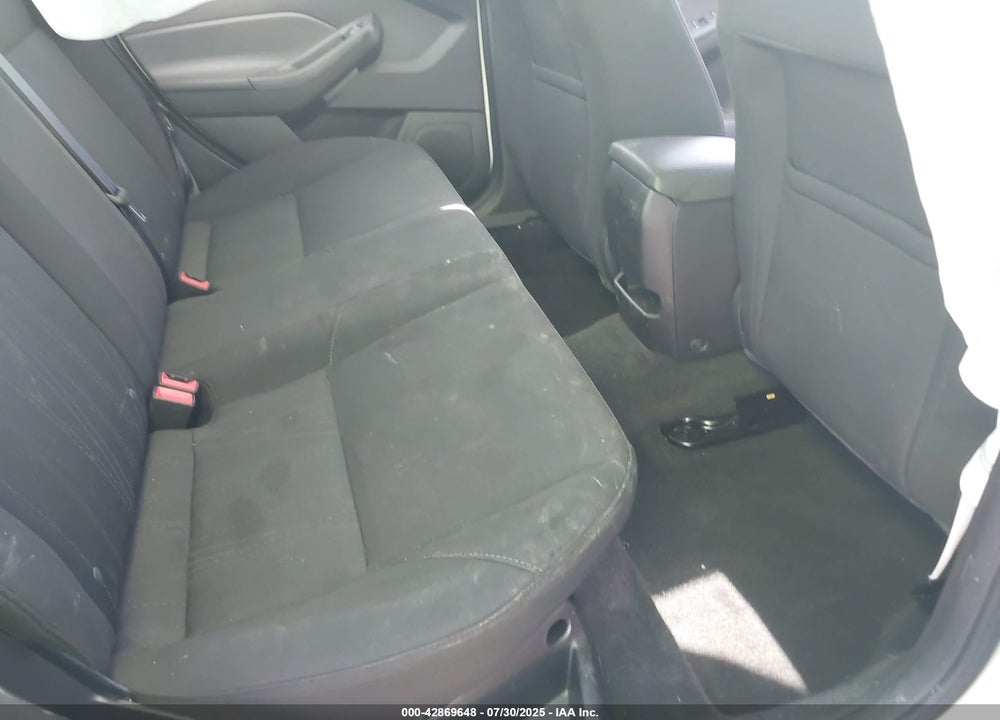 2015 FORD FOCUS SE VIN: 1FADP3F21FL386027