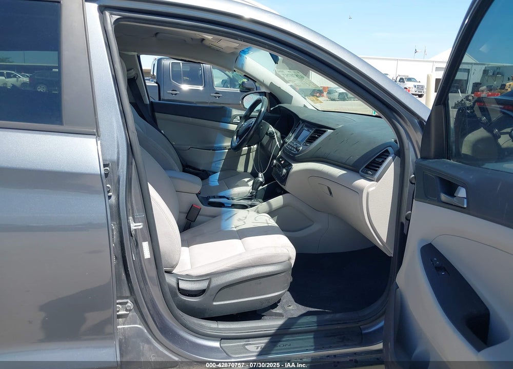 2017 HYUNDAI TUCSON VIN: KM8J33A26HU518899