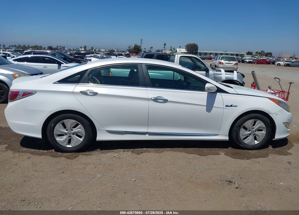 2015 HYUNDAI SONATA HYBRID VIN: KMHEC4A40FA119431
