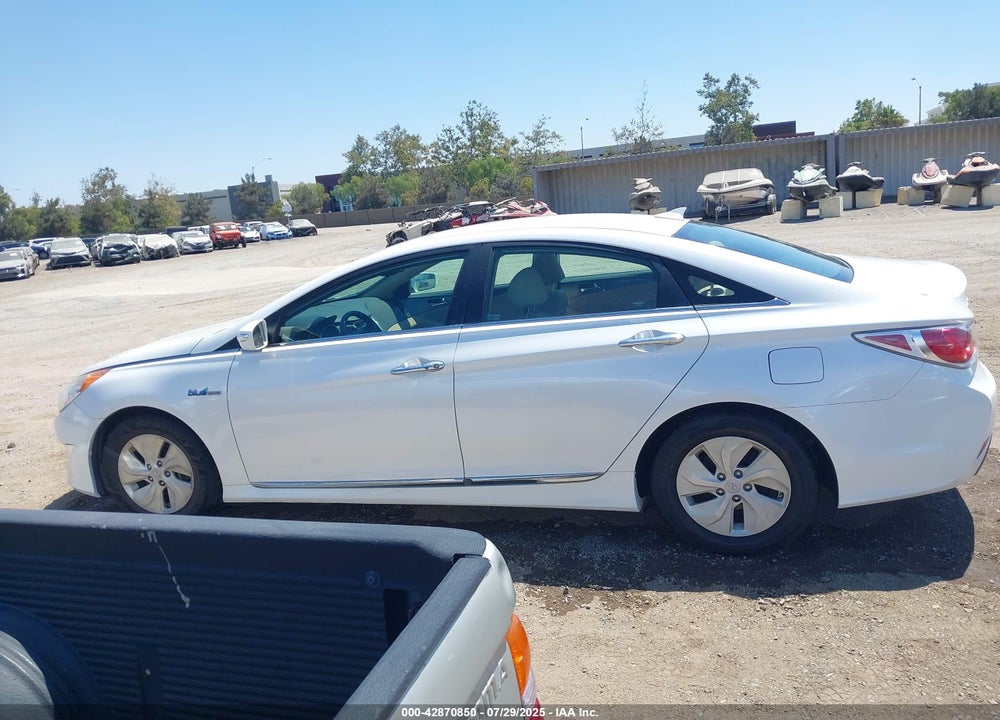 2015 HYUNDAI SONATA HYBRID VIN: KMHEC4A40FA119431