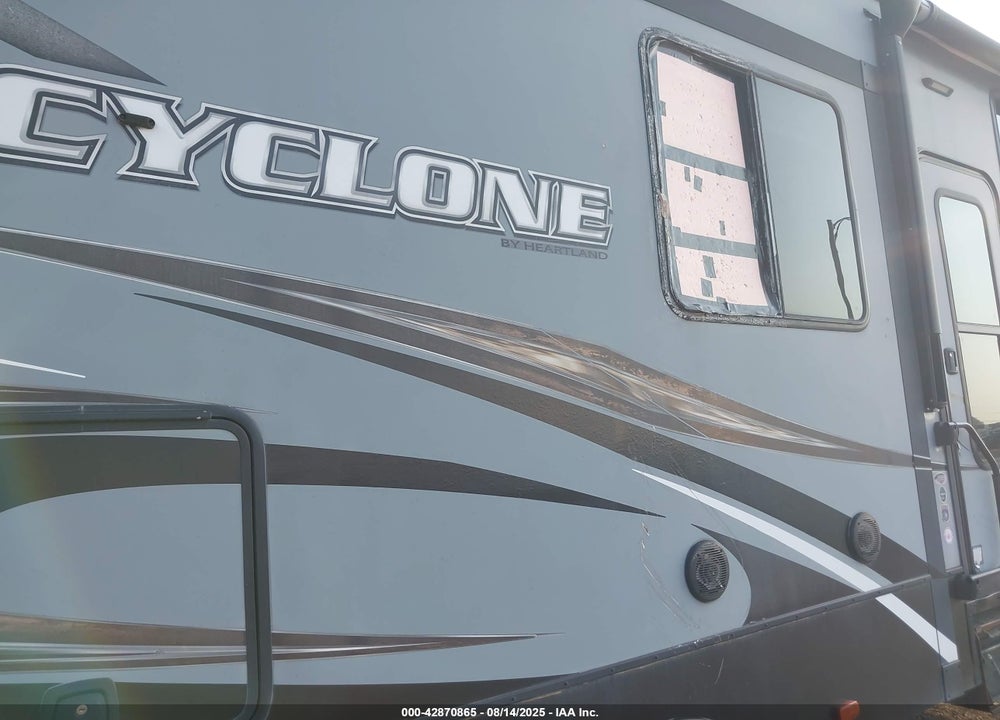 2016 HEARTLAND RV CYCLONE 4000 TOY HAULER TRAVEL TRAILER VIN: 5SFCG4330GE317051