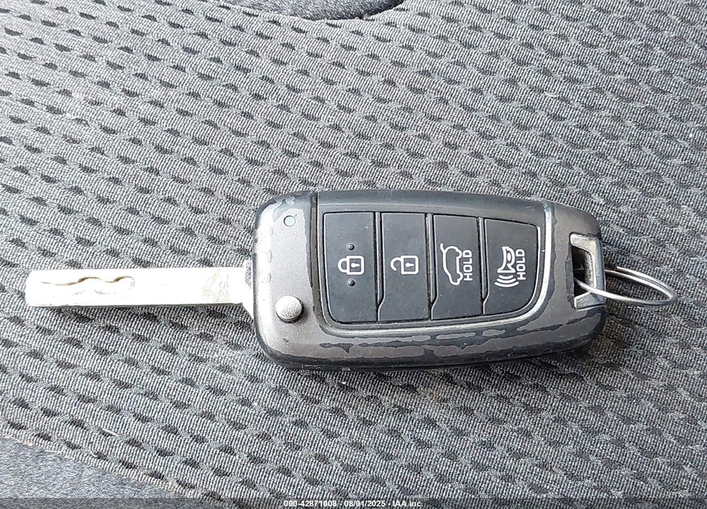 2019 HYUNDAI SANTA FE SE VIN: 5NMS23AD1KH104215