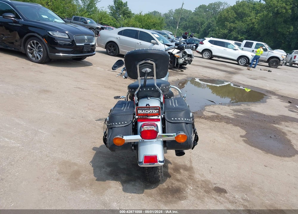 2011 HARLEY-DAVIDSON FLSTC VIN: 1HD1BW515BB033861