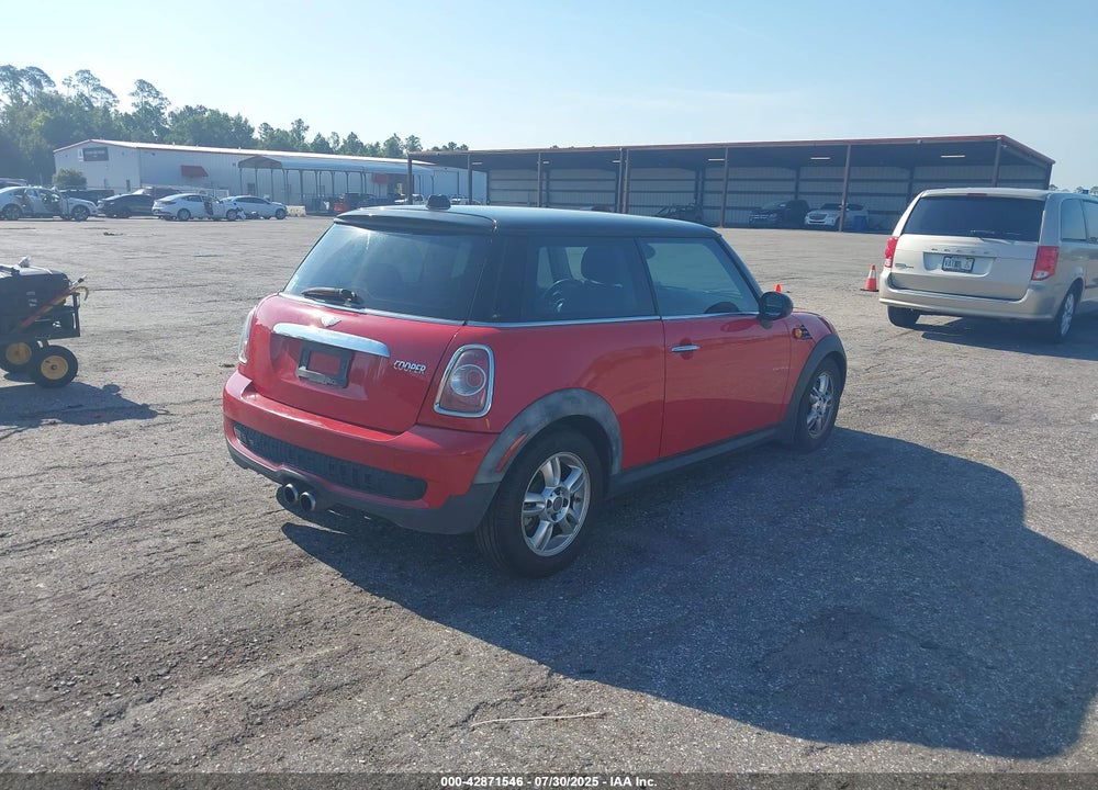 2013 MINI HARDTOP VIN: WMWSU3C55DT682736