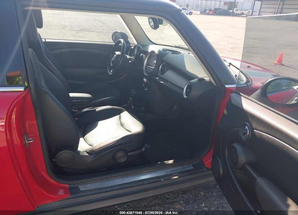 2013 MINI HARDTOP VIN: WMWSU3C55DT682736