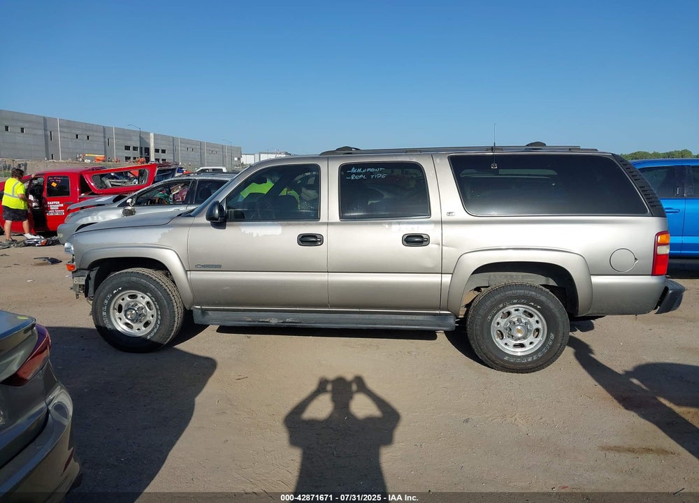 2001 CHEVROLET SUBURBAN 2500 LS VIN: 3GNGC26U91G121786