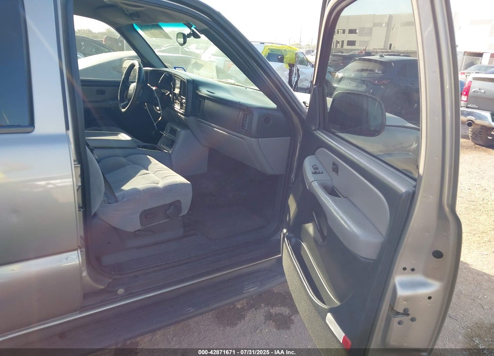 2001 CHEVROLET SUBURBAN 2500 LS VIN: 3GNGC26U91G121786